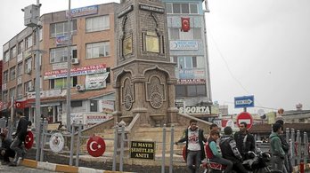 Reyhanliko bizilagunek errefuxiatuekiko pazientzia galdu dute.