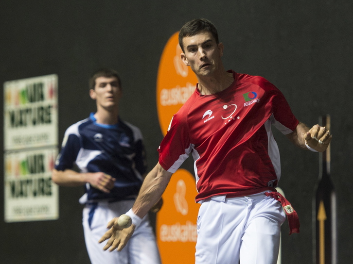 Urrutikoetxeak beste erakustaldi bat eman du atzean. (Monika del VALLE/ARGAZKI PRESS)