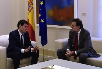 Rivera y Rajoy durante el encuentro mantenido este mediodía en La Moncloa. (Pierre-Phillipe MARCOU / AFP)