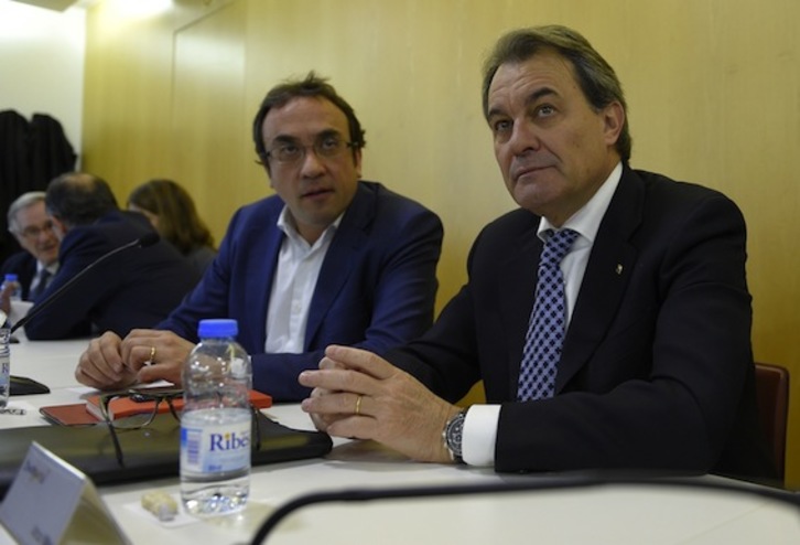 Josep Rull, junto a Artur Mas, en una imagen de archivo. (Lluís GENÉ/AFP)