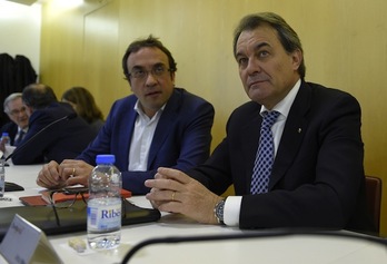 Josep Rull, coordinador general de CDC, junto a Artur Mas. (Lluís GENÉ/AFP)