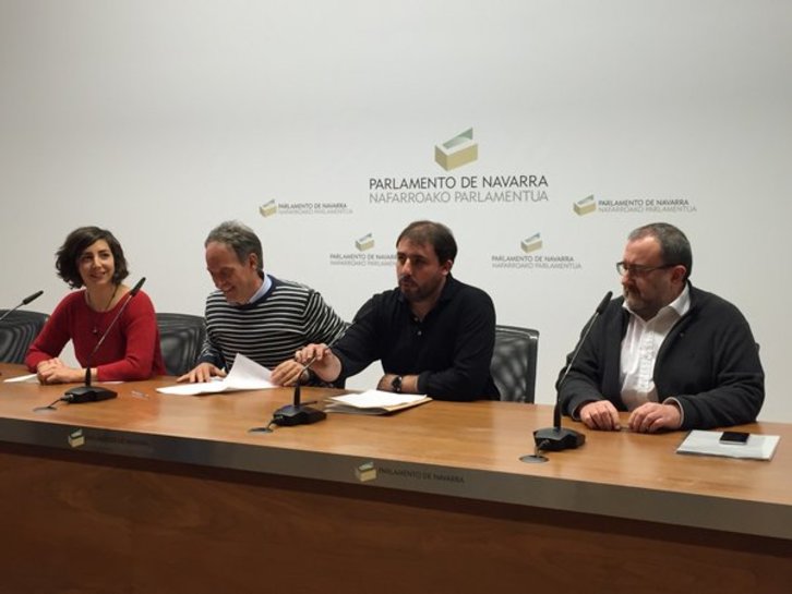 Laura Pérez, Adolfo Araiz, Unai Hualde y José Miguel Nuin han dado cuenta de las enmiendas acordadas. (@geroabai)