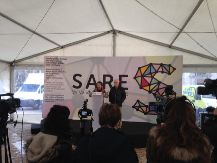 Comparecencia realizada por Teresa Toda y Joseba Azkarraga en Bilbo. (via twitter @sare_herritarra)