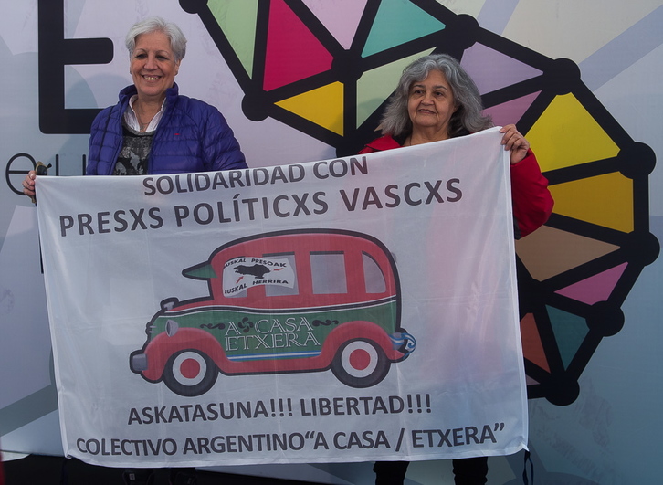 Mediku argentinarrak Areatzan. (Luis JAUREGIALTZO / ARGAZKI PRESS)