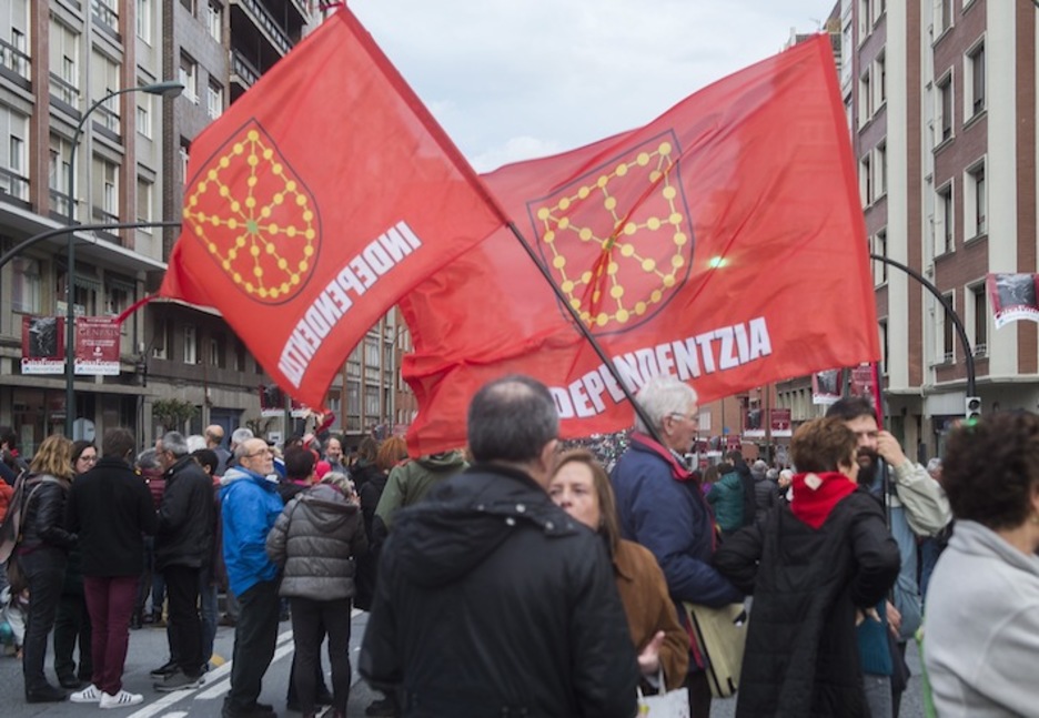 Banderas de Nafarroa con el lema ‘Independentzia’. (ARGAZKI PRESS) Banderas de Nafarroa con el lema ‘Independentzia’. (ARGAZKI PRESS)