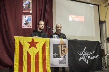 Miembros de Rescat, durante la rueda de prensa celebrada esta mañana en el Ateneu La Torna. (Victor Serri/DIRECTA)