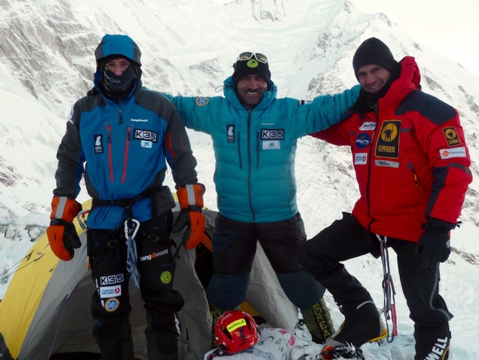 Txikon, junto a dos compañeros de expedición. (alextxikon.com)  