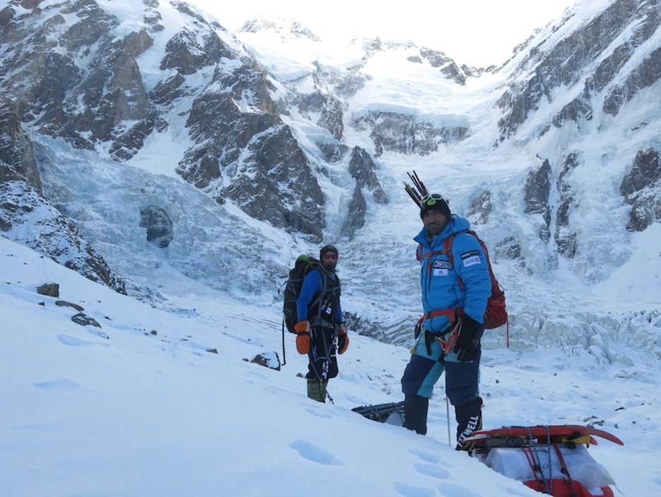 Paredes de hielo y roca desde el campo 1. (alextxikon.com) 