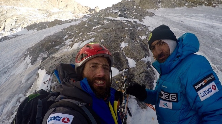 A 5.700 metros, camino del muro Kinshofer. (alextxikon.com) 