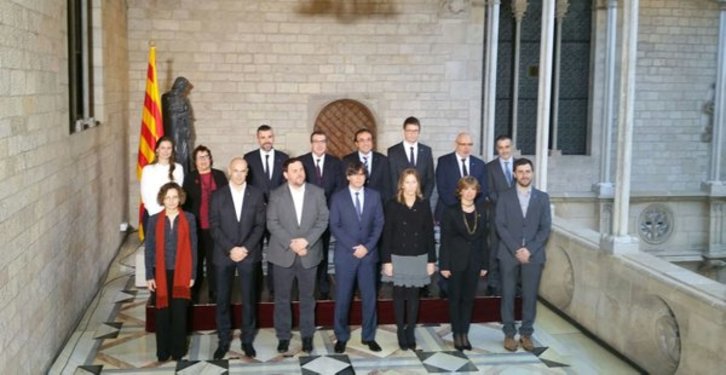 Foto de familia del nuevo Govern tras la toma de posesión. (@Govern)