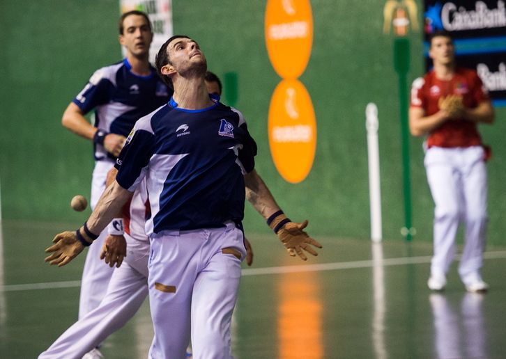 Altuna pilota astintzen. (ARGAZKI PRESS)