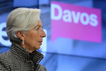 Christine Legarde ha confirmado en Davos que se presentará a la reelección como directora del FMI. (Fabrice COFFRINI / AFP)