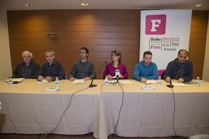 Los colectivos que impulsan la cita de Gernika han comparecido en Bilbo. (Monika DEL VALLE/ARGAZKI PRESS)