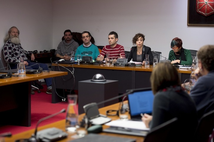 Los procesados, junto a la abogada Amaia Izko. (Iñigo URIZ/ARGAZKI PRESS)