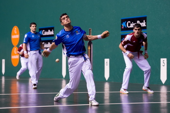 Victor pilota bat astintzen Labriten (Iñigo Uriz/ARGAZKI PRESS)