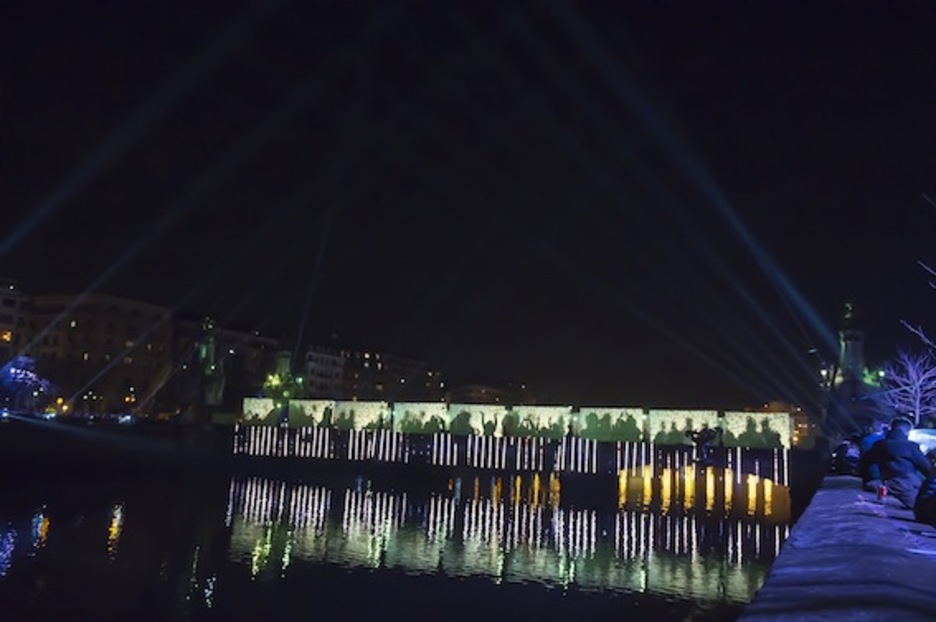 Luces y sombras en el Puente de María Cristina. (Juan Carlos RUIZ/ARGAZKI PRESS)