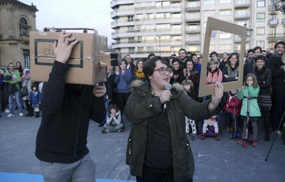 Donostiako Piratak ha puesto el punto crítico y ha reivindicado la cultura popular. (Andoni CANELLADA/ARGAZKI PRESS)