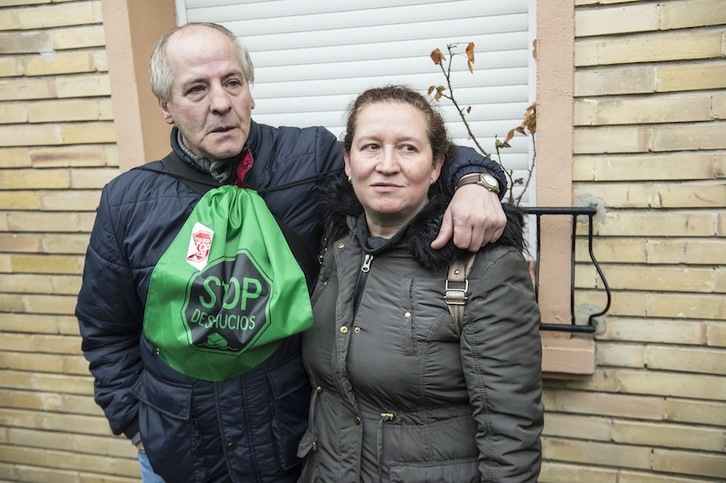 Patxi e Idoia, los dos vecinos afectados. (Jagoba MANTEROLA/ARGAZKI PRESS)
