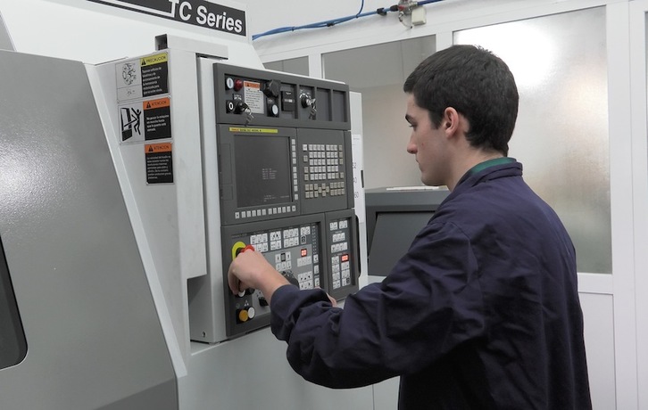 Josu Aiastui, alumno que cursa FP en el instituto Miguel Altuna de Bergara. (Gotzon ARANBURU)