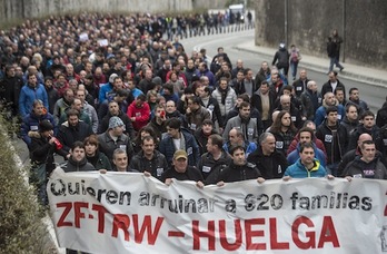 Manifestación de los trabajadores de TRW. (Jagoba MANTEROLA/ARGAZKI PRESS)