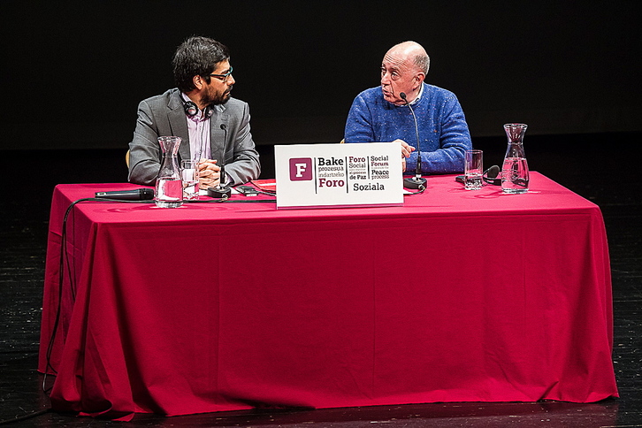Socha y Spektorowski durante su charla. (Aritz LOIOLA / ARGAZKI PRESS)