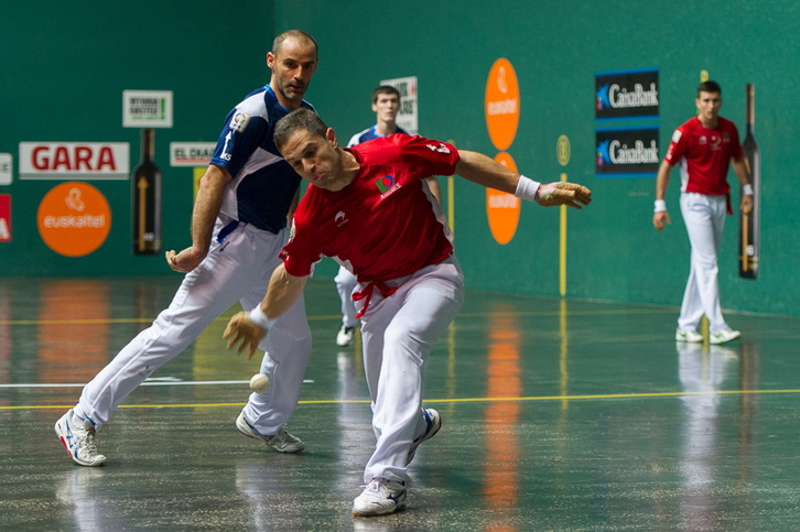 Aimar Olaizolak eta Urrutikoetxeak ezin izan dute Xala eta Rezustaren aurrean. (Juanan RUIZ / ARGAZKI PRESS)
