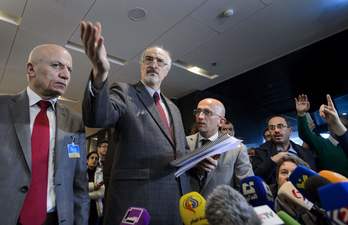 El jefe de la delegación del Gobierno sirio, Bashar Jafaari. (FABRICE COFFRINI / AFP)