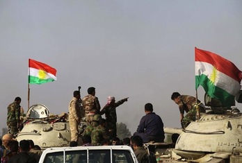 Combatientes de kurdos contra el Estado Islámico en territorio iraquí. (Marwan IBRAHIM/AFP)