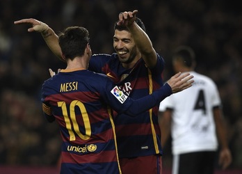 Messi y Luis Suárez han marcado los siete goles del Barça. (Lluis GENE / AFP)