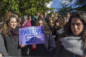 Protesta frente al Palacio de Justicia de Gasteiz. Juanan RUIZ/ARGAZKI PRESS