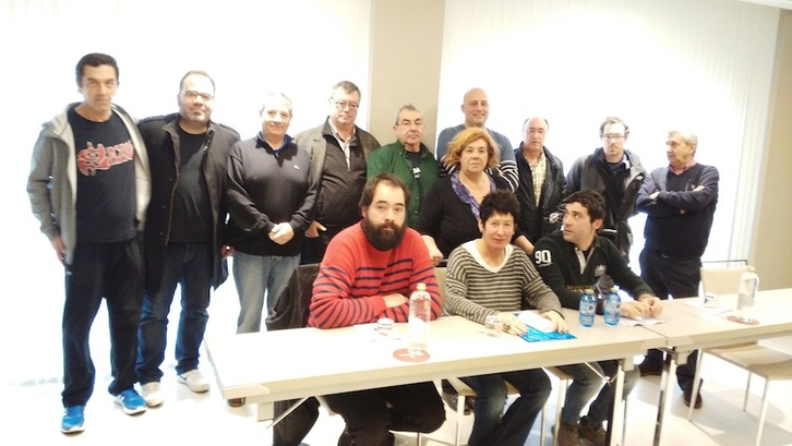 Amaia Zabaleta, Mikel Martin e Iñigo Louvelli, junto con otros integrantes de Gidari. (NAIZ)