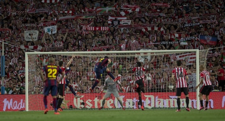 Final copera entre Barça y Athletic, con la afición rojiblanca al fondo. (Marisol RAMÍREZ / ARGAZKI PRESS)