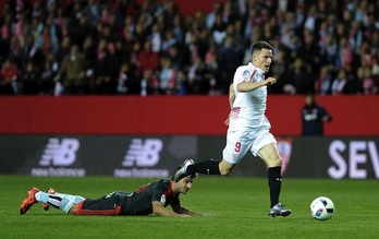La velocidad de Gameiro ha destrozado al Celta. (Cristina QUICLER / AFP)