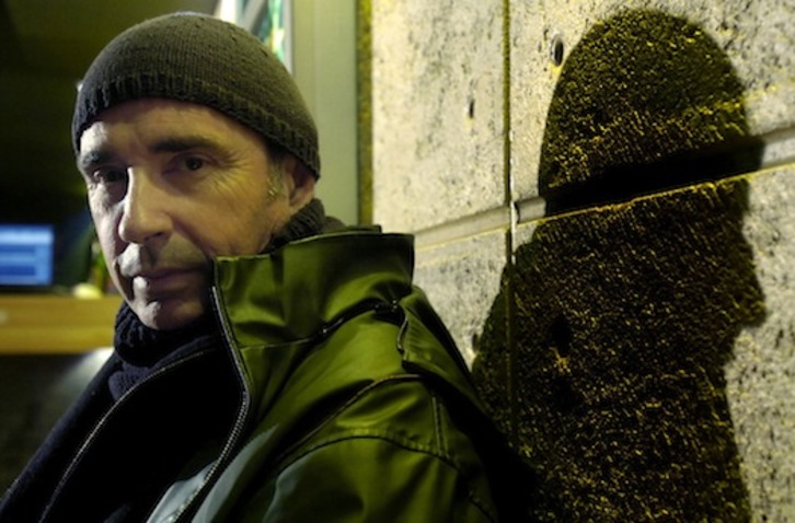 Lluis Llach, durante la presentación de ‘Campanades a Mort 1976-2006’ en Gasteiz. (Raul BOGAJO / ARGAZKI PRESS)