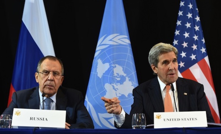 Serguei Lavrov, ministro de Exteriores ruso, en su comparecencia con el secretario de Estado de EEUU, John Kerry. (Christof STACHE/AFP)