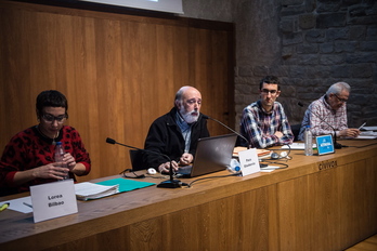 Lorea Bilbao, Paco Etxeberria, Iker Moreno y Jorge del Cura, durante la charla en Iruñea. (Jagoba MANTEROLA / ARGAZKI PRESS)