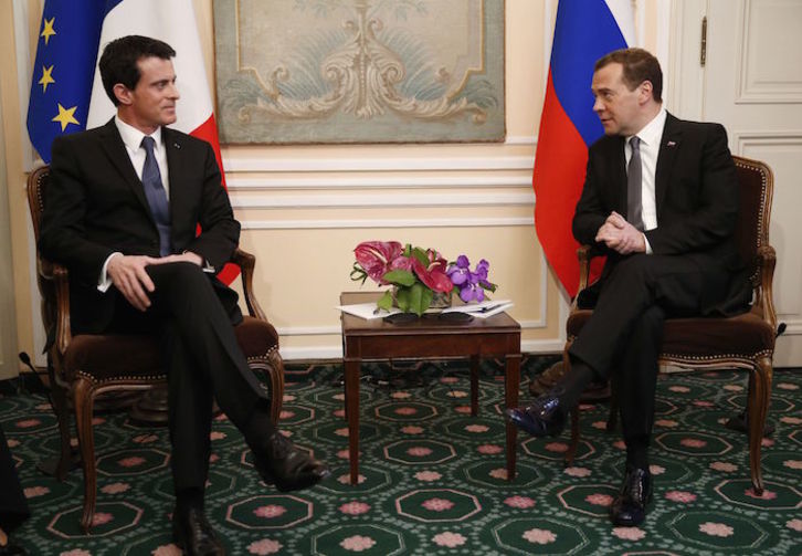 El primer ministro francés, Manuel Valls, y su homólogo ruso, Dimitri Medvedev, hoy en Múnich. ( AFP SPUTNIK )