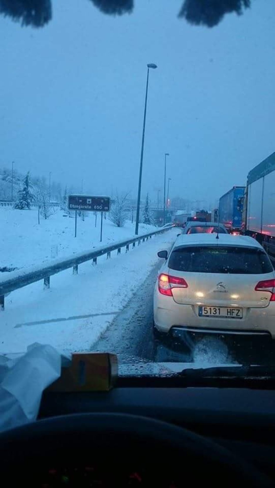 Etxegarate ere uneren batez itxi behar izan dute. (@trafikoa)