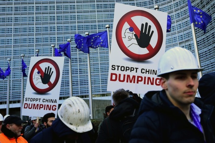Manifestación de la siderurgia europea en Bruselas. (Emmanuel DUNAND/AFP)