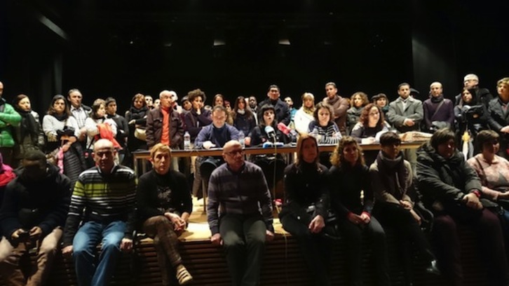 Gasteizko eskola publikoaren aldeko manifiestuaren aurkezpena. 