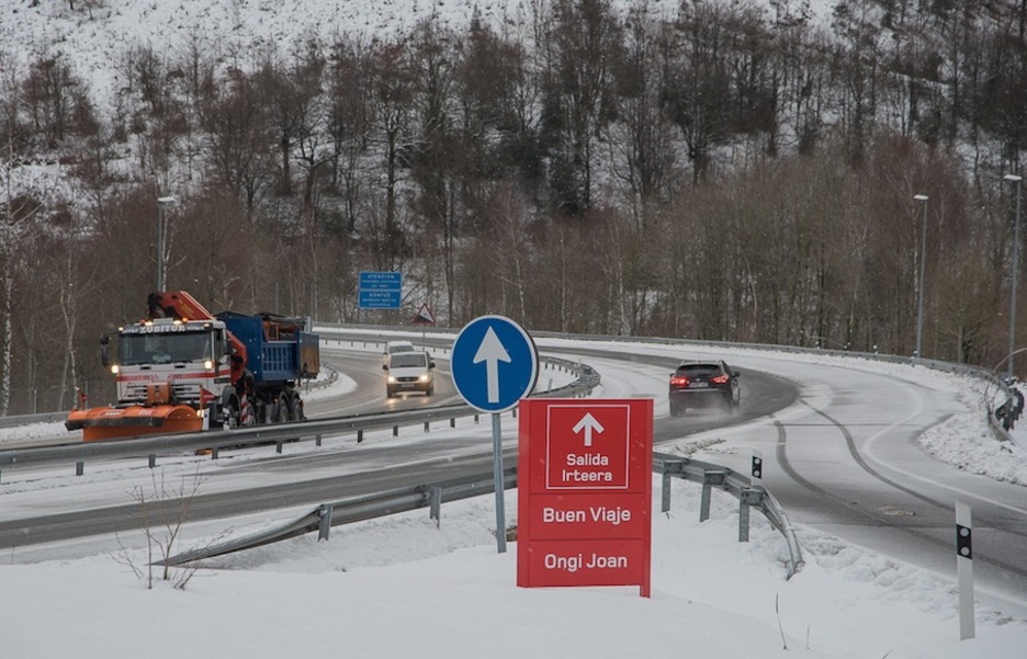 Pagozelain hartutako irudia, A-15 autobidean. (Andoni CANELLADA/ARGAZKI PRESS)