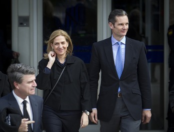 Cristina de Borbón e Iñaki Urdangarin a la salida del juzgado de Palma. (Jaime REINA / AFP)