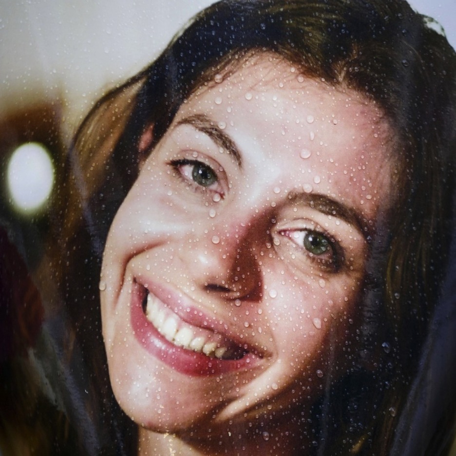 Retrato de víctimas de París. Tercer premio en la categoría ‘Gente’. (Daniel OCHOA DE OLZA)