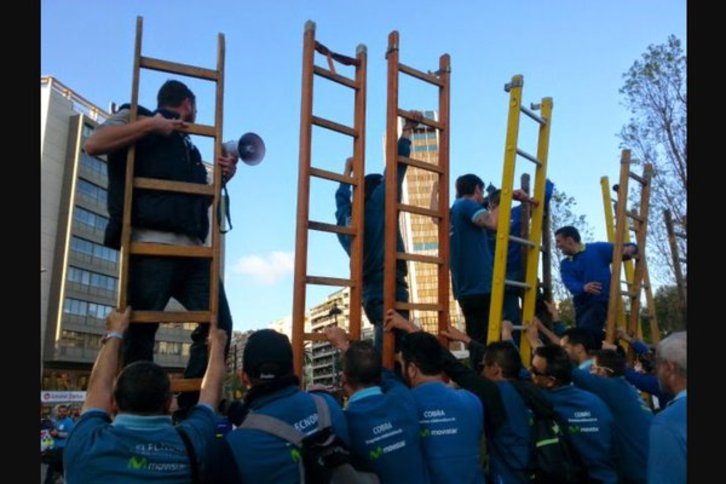 Trabajadores de Movistar durante una protesta. (NAIZ)