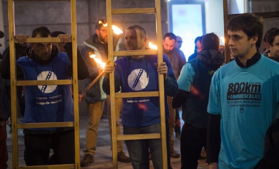 Antortxak eskuan, Correscalesen hasieran. (Luis JAUREGIALTZO/ARGAZKI PRESS)