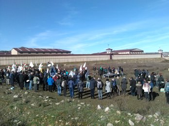 Logroñoko espetxe atarian. (Ion TELLERIA)