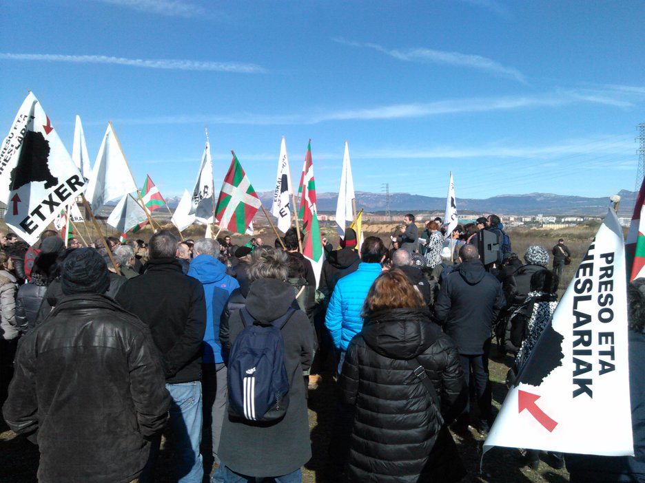 Marcha que ha llegado a la cárcel de Logroño. (Ion TELLERIA)