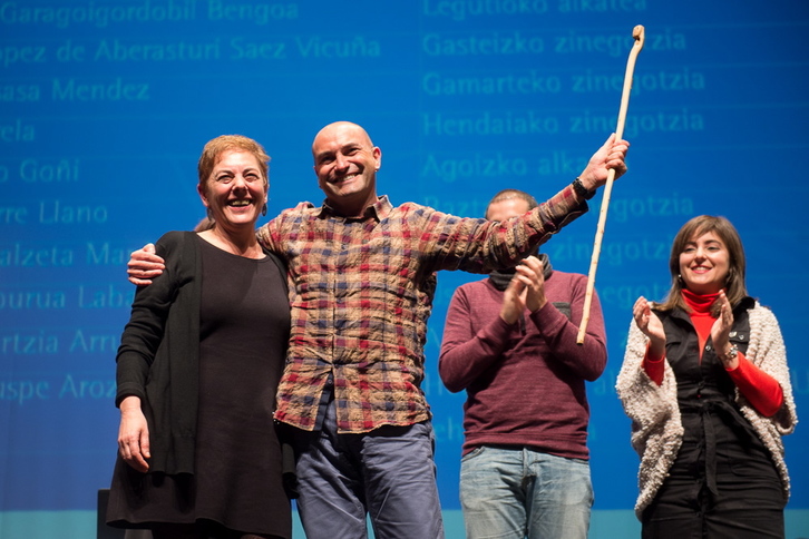 Intxauspe con Mertxe Aizpurua, su predecesora en el cargo. (Iñigo URIZ / ARGAZKI PRESS) 