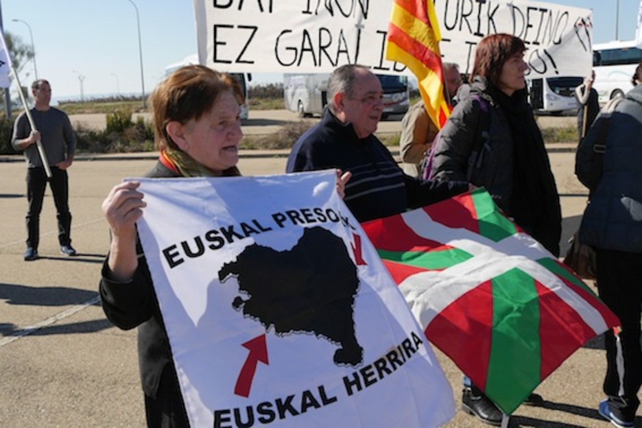 Reivindicación ante la prisión de Zuera. (Gotzon ARANBURU) 