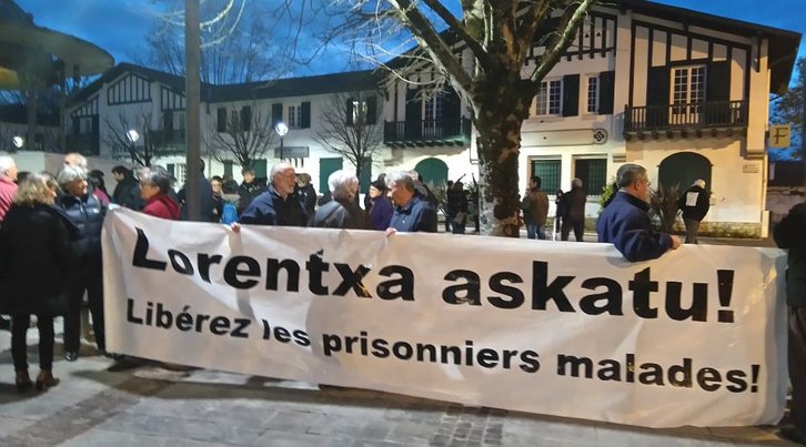 Concentración en la plaza de Angelu. (@bagoazGo)